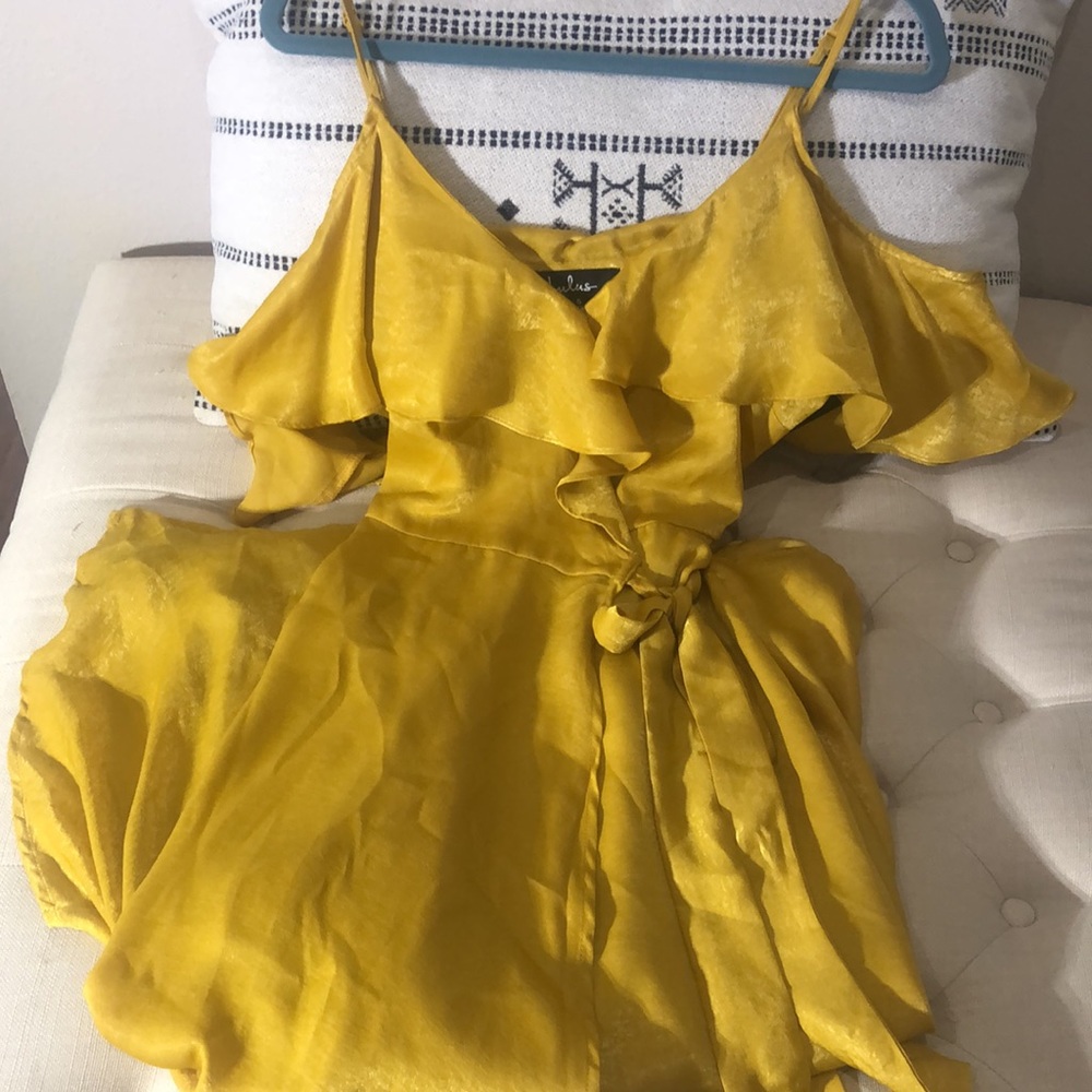 Lulus drop shoulder high-low size S